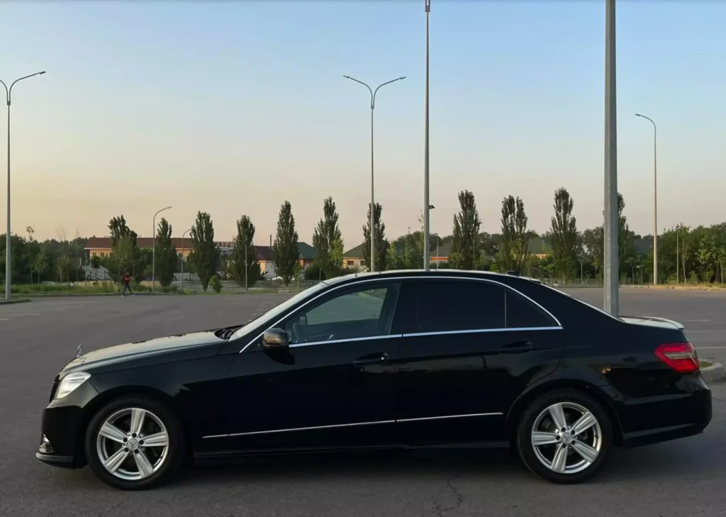 Mercedes E 212