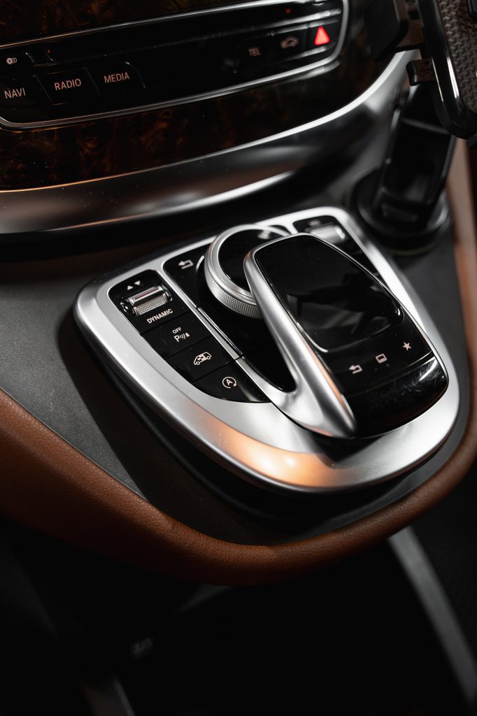 Mercedes-Benz V220