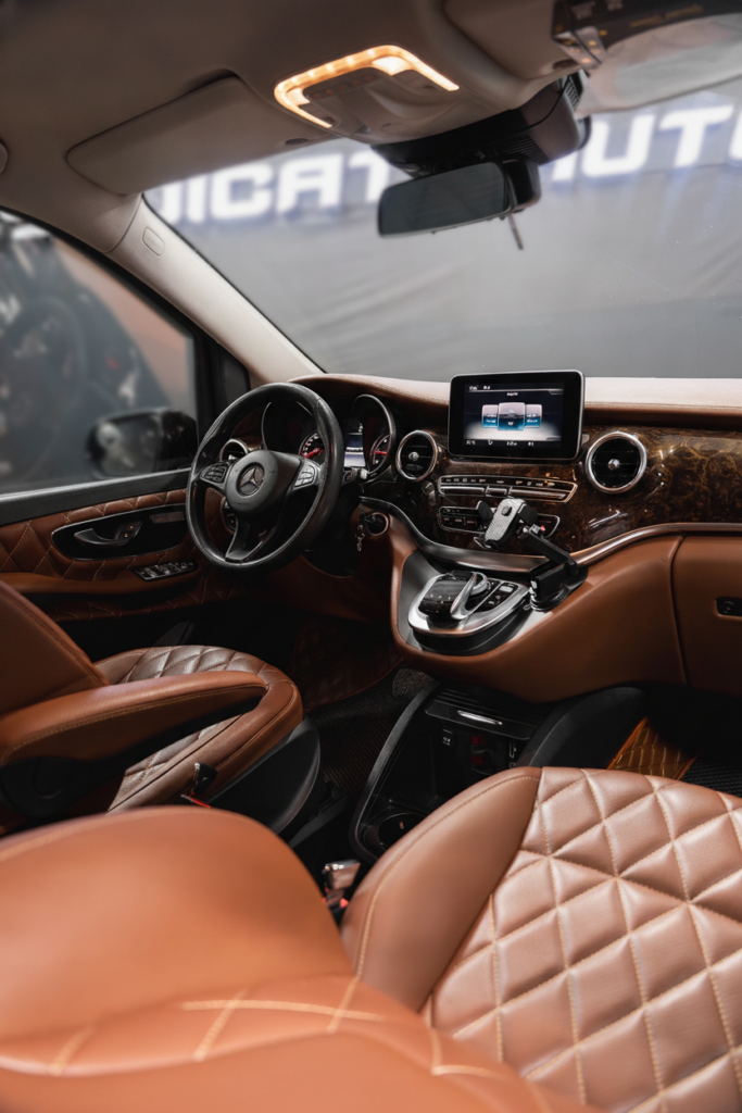 Mercedes-Benz V220