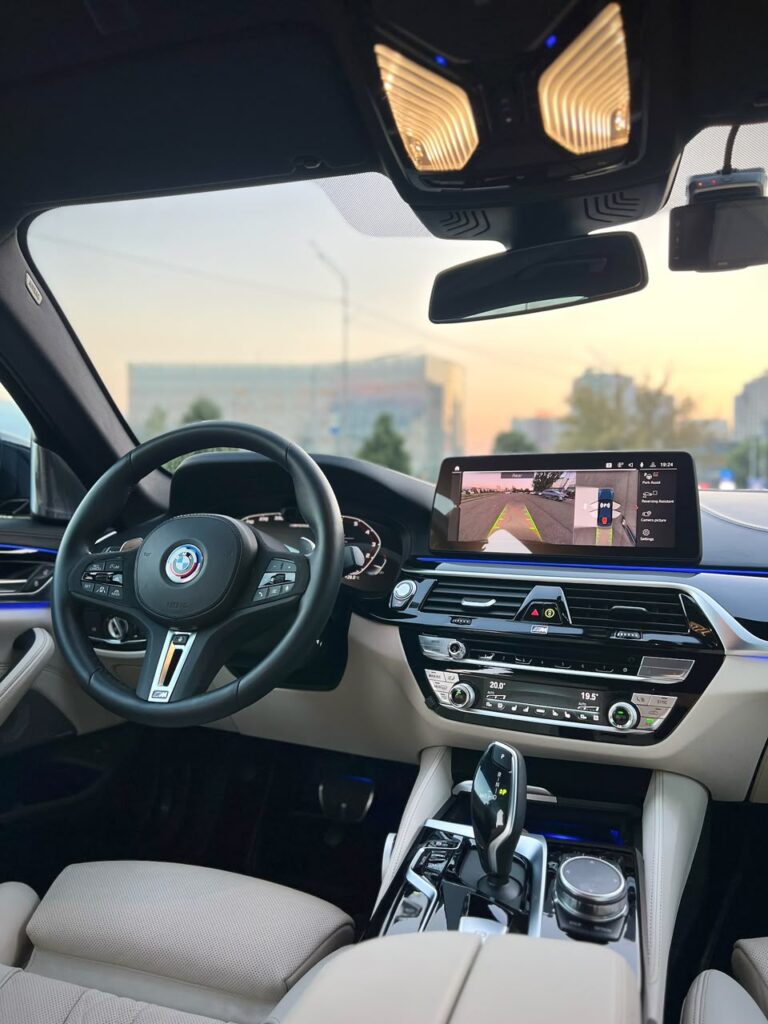 Аренда BMW M550i 2022 в Алматы — фото 4